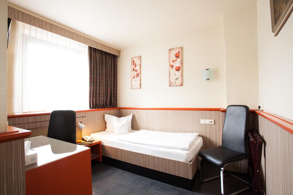 Trip Inn Hotel Ariane Köln Phòng bức ảnh