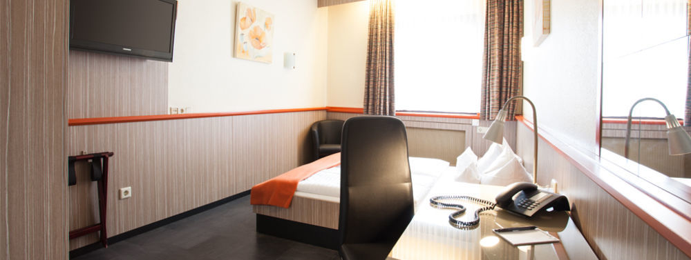 Trip Inn Hotel Ariane Köln Ngoại thất bức ảnh